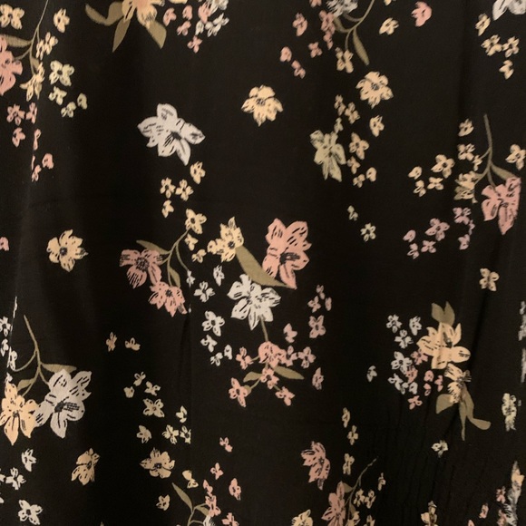 Long Sleeved, Cinched Waist Floral Top - Picture 2 of 3